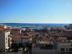 2, 3 and 4 bedroom sea view Forville Apartments 5 mins from the Palais